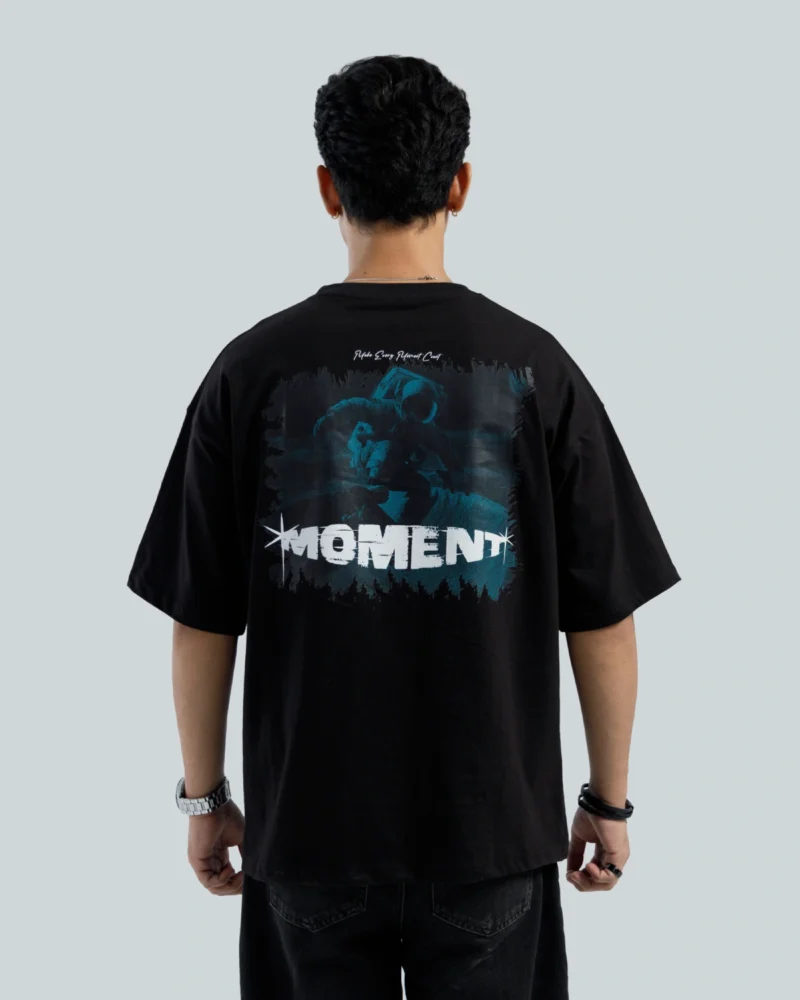 MOMENT Oversized Graphic Tee – Black